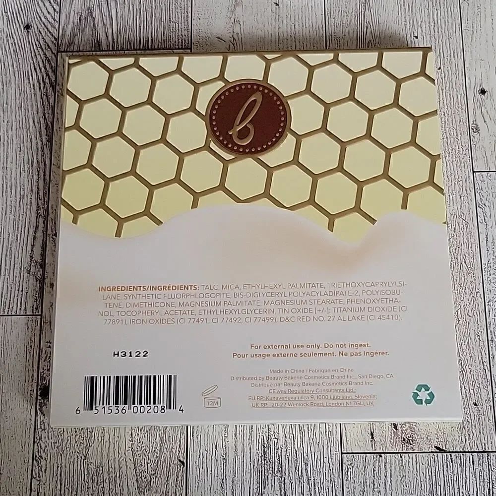 Beauty Bakerie Milk and Honey Highlighter Palette - Picture 2 of 5